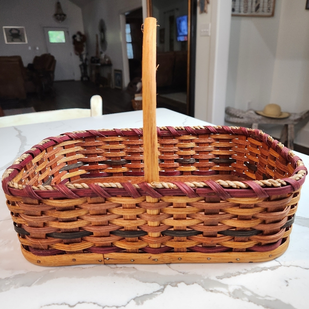 AMISH HANDMADE WOVEN BASKET IN REGENSBURG PENNSYLVANIA